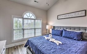 Breezy Coastal Condo 2 Mi To Shop, Golf, And Swim!